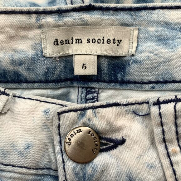 Denim Society 5 Tie Dye Jean Shorts Blue Cutoff Frayed Studded Bleached Mid Rise - Picture 6 of 6